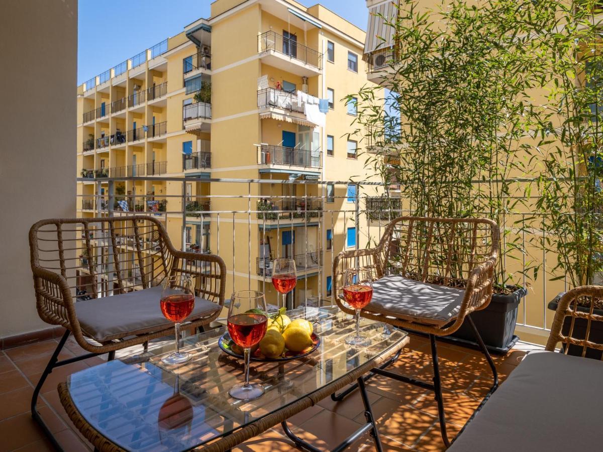 Surya House - Elegant Apartment In Сорренто Экстерьер фото