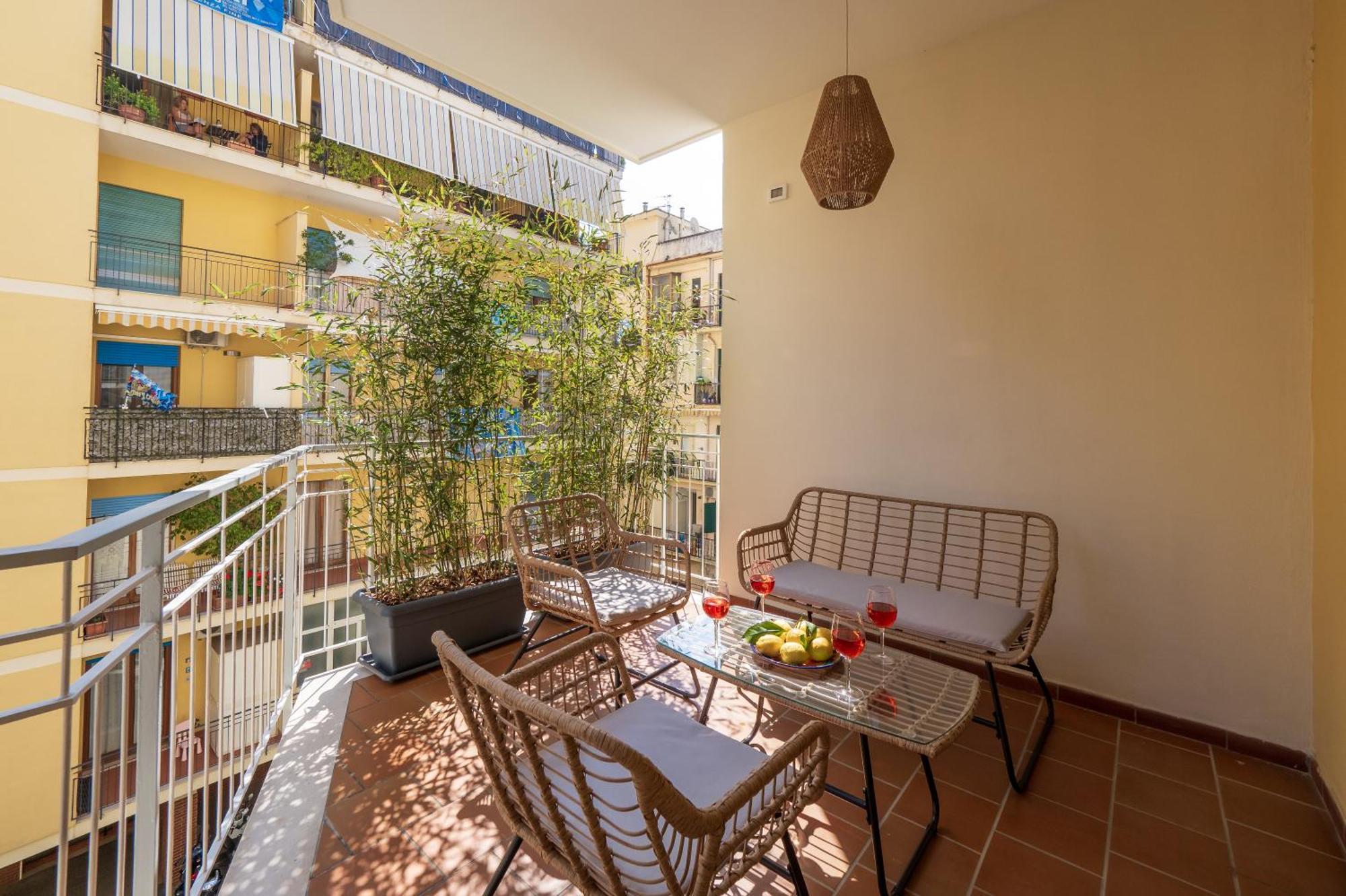 Surya House - Elegant Apartment In Сорренто Экстерьер фото