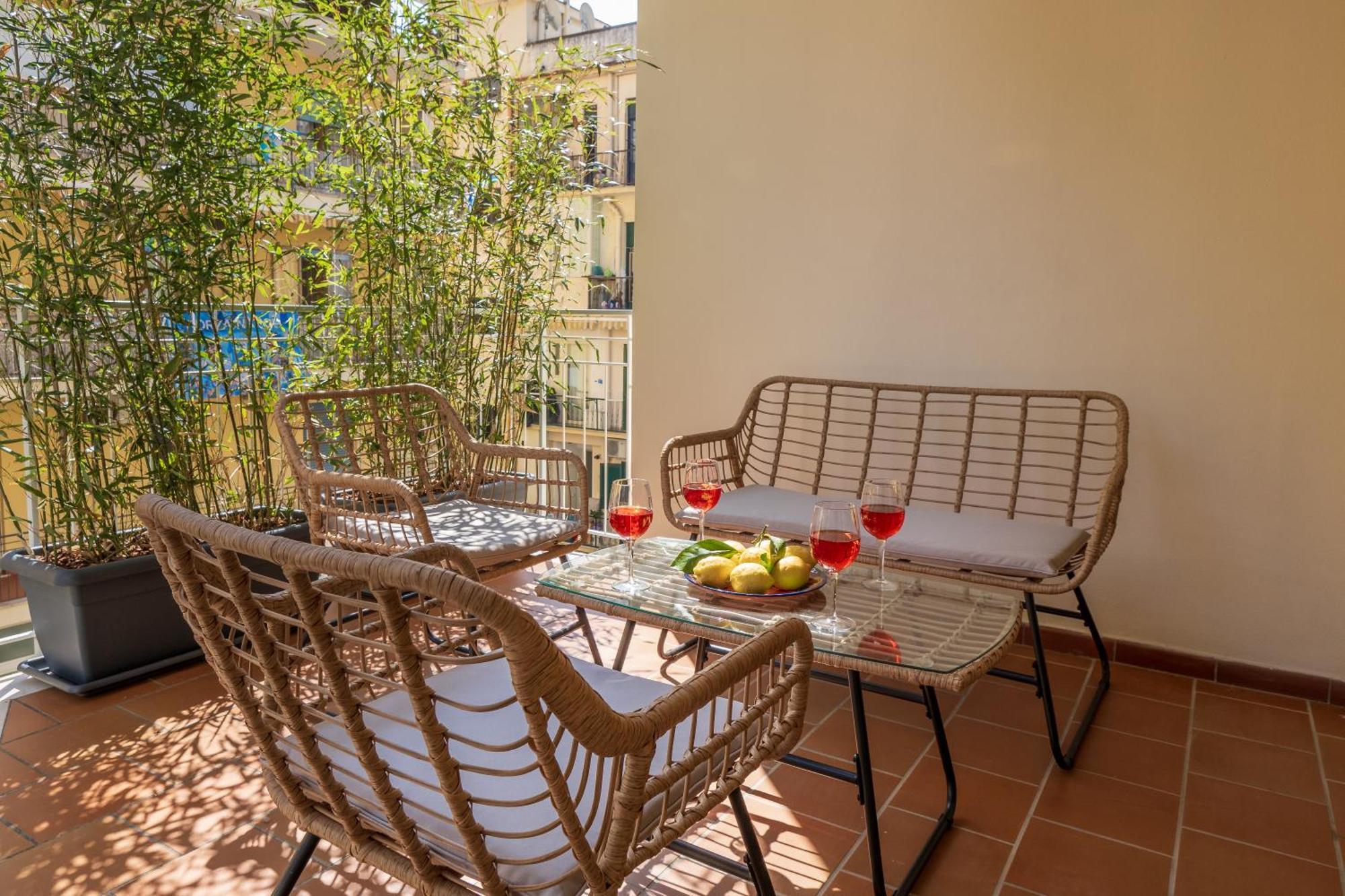 Surya House - Elegant Apartment In Сорренто Экстерьер фото